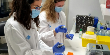 La recaptació del projecte Emma permet contractar dues científiques ebrenques en la investigació del càncer de mama