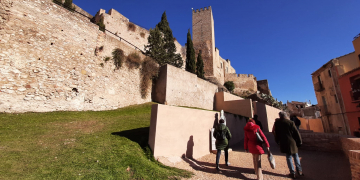 Tortosa finalitza el nou passeig sota el castell de la Suda