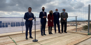 Aragonès afirma que estudien construir un ramal ferroviari per a Kronospan