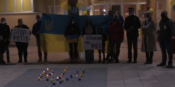 Concentració als ajuntaments de l’Ebre per demanar la fi de la guerra a Ucraïna