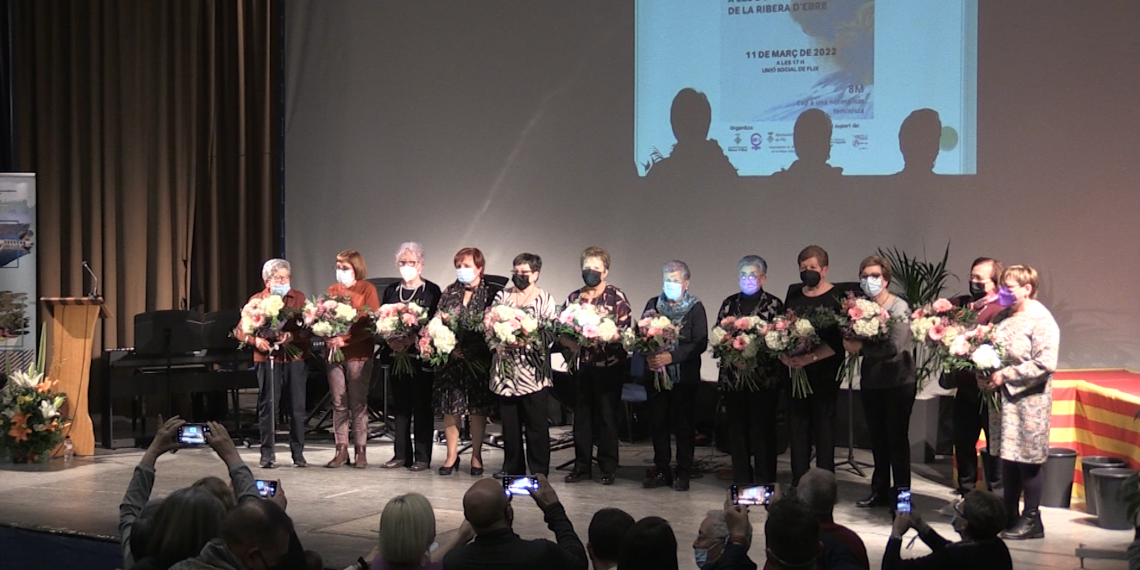 L’Associació de Dones de Flix homenatja dones de 12 localitats de la comarca pel 8-M