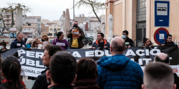 Professors de les Terres de l’Ebre tanquen sis dies de vaga amb una manifestació pel centre de Tortosa