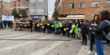 Concentració a Amposta durant el tercer dia de vaga del sector educatiu