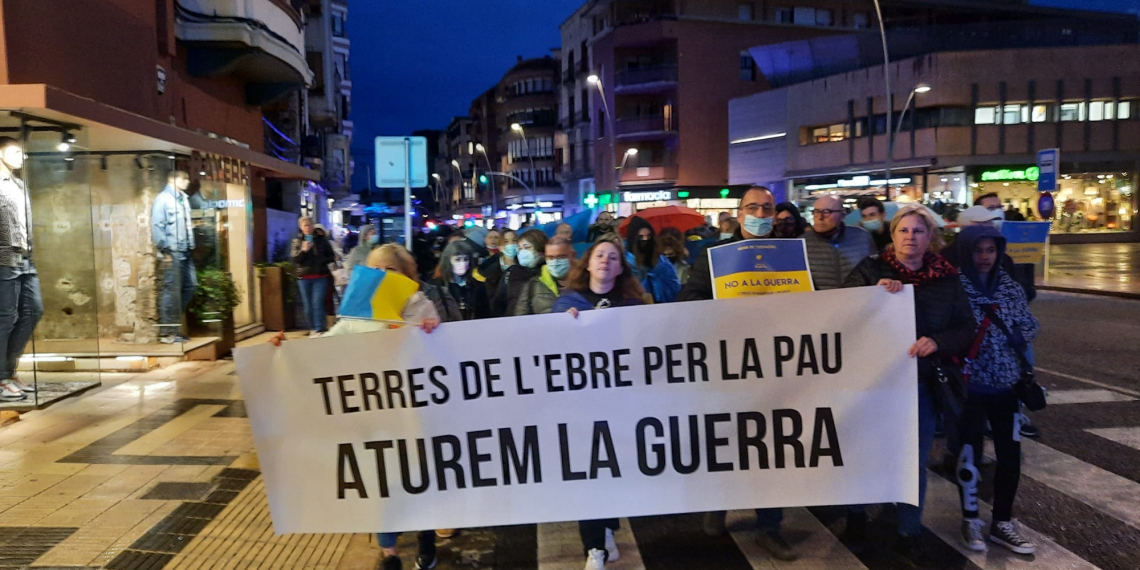 Les Terres de l’Ebre surten al carrer per demanar la fi de la guerra a Ucraïna