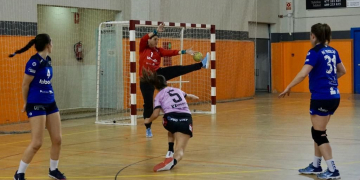 Victòria per la mínima del sènior de l’Handbol Club Perelló contra el Banyoles (17-16)