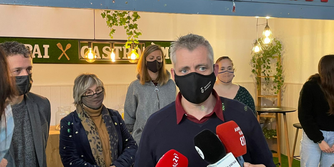 Alumnes de l’institut Montsià ajudaran a visibilitzar les parades del mercat d’Amposta