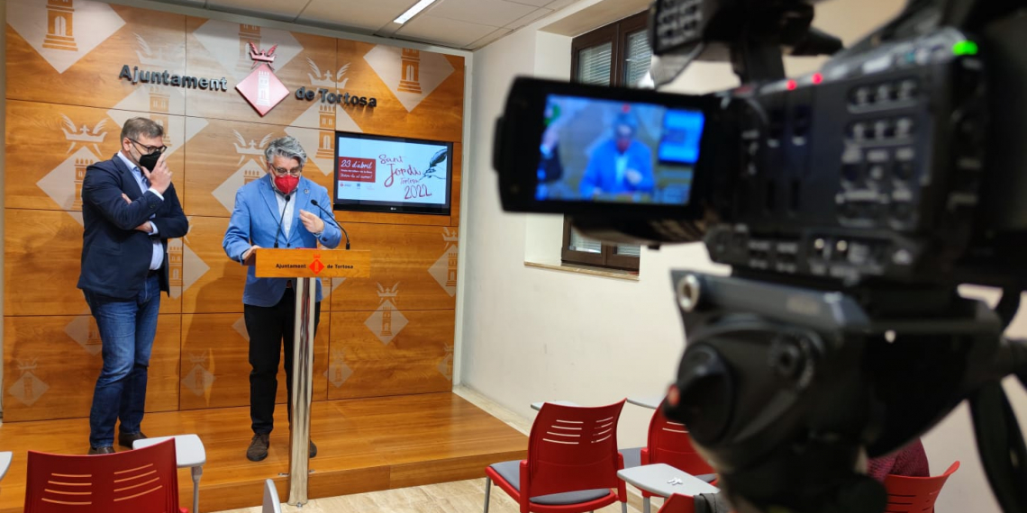 Tortosa recupera Sant Jordi amb parades des de la plaça de la Cinta al carrer Sant Blai