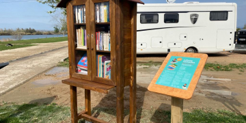 Deltebre instal·la quatre cabines de llibres al carrer per apropar la cultura a la ciutadania