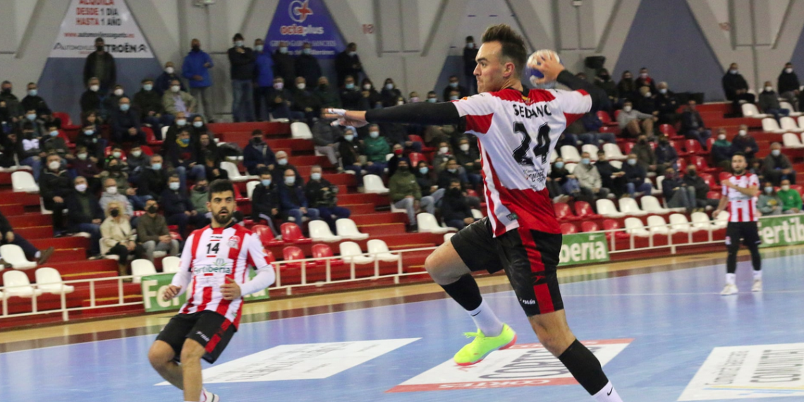 El Balonmano Puerto Sagunto de Toni Malla visita la complicada pista del Burgos