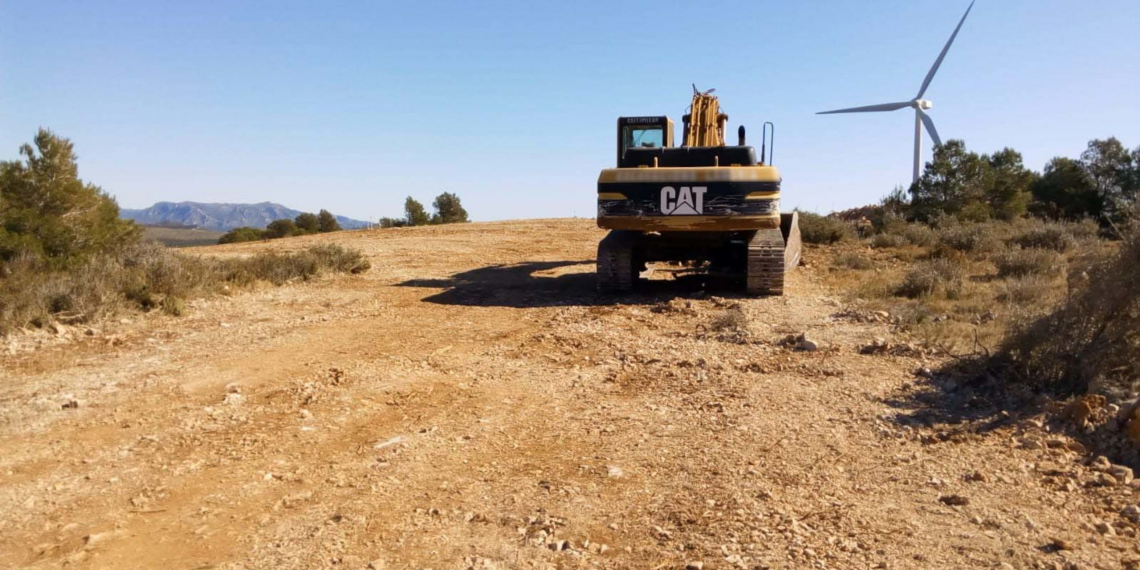 L’Ajuntament del Perelló autoritza la represa de les obres del parc eòlic la Collada II
