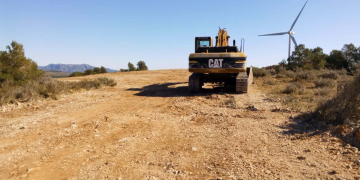 L’Ajuntament del Perelló autoritza la represa de les obres del parc eòlic la Collada II
