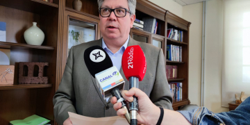 Faura celebra l’anunci d’un nou hospital però demana que no es quedi amb una promesa