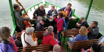 Músics de tot Catalunya reten homenatge a Pete Seeger des de Benifallet