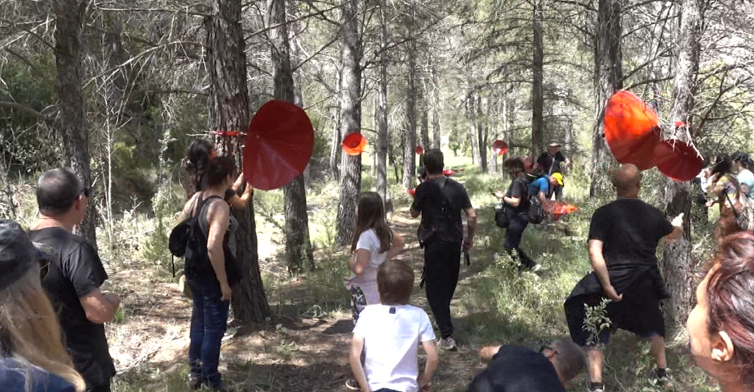 Més de 180 persones participen en el certamen d’intervencions efímeres “Els Ports. Natura i Art”