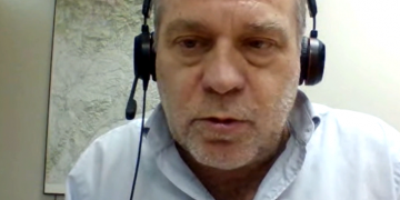 Presenten ‘Cròniques negres del català a l’escola’ a Amposta