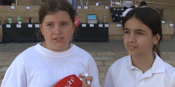 Alumnes de l’escola Sant Llàtzer porten l’art a espais emblemàtics de Tortosa