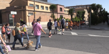 Més de 150 persones participen en la caminada solidària pel projecte Emma