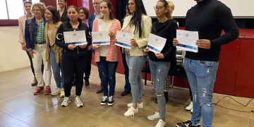 Cinc gitanos d’Amposta aconsegueixen el títol de secundària mitjançant el programa GESO