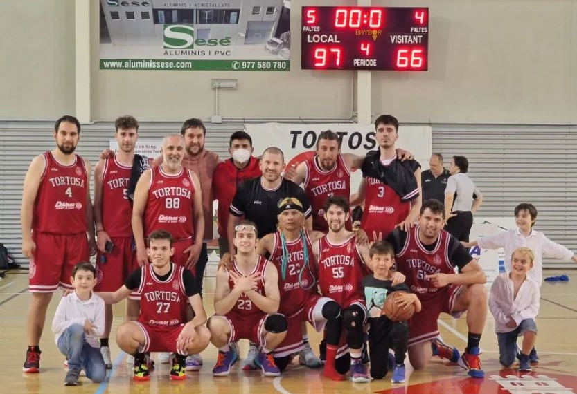 El CB Cantaires guanya el Claret i fa un pas més cap a l’ascens i el CB Rapitenc descendeix