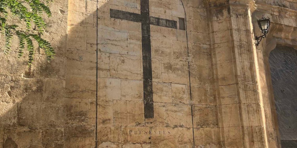 Demanen al nunci del Papa que intervingui perquè el Bisbat de Tortosa retiri tota la simbologia franquista de la Diòcesi