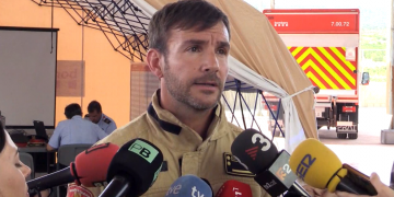 Els Bombers confien en estabilitzar el cap de l’incendi de Corbera d’Ebre en les properes hores