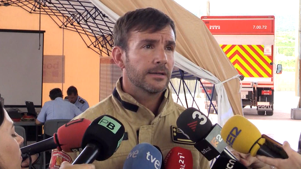 Els Bombers confien en estabilitzar el cap de l’incendi de Corbera d’Ebre en les properes hores