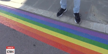Els alumnes de l’Escola de Sant Llàtzer reivindiquen el símbol LGTBIQ+