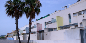 El jutjat reclama a l’Ajuntament d’Alcanar un nou aval milionari pels apartaments il·legals de Turov