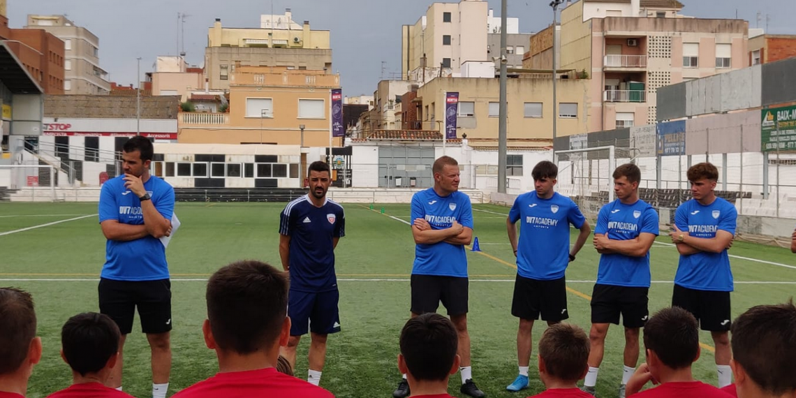 L’exjugador del Barça David Villa visita el DV7 Summer Camp, el seu campus d’Amposta