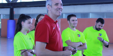 Toni Gerona, seleccionador de Sèrbia, visita el Campus d’Handbol que porta el seu nom a Tortosa