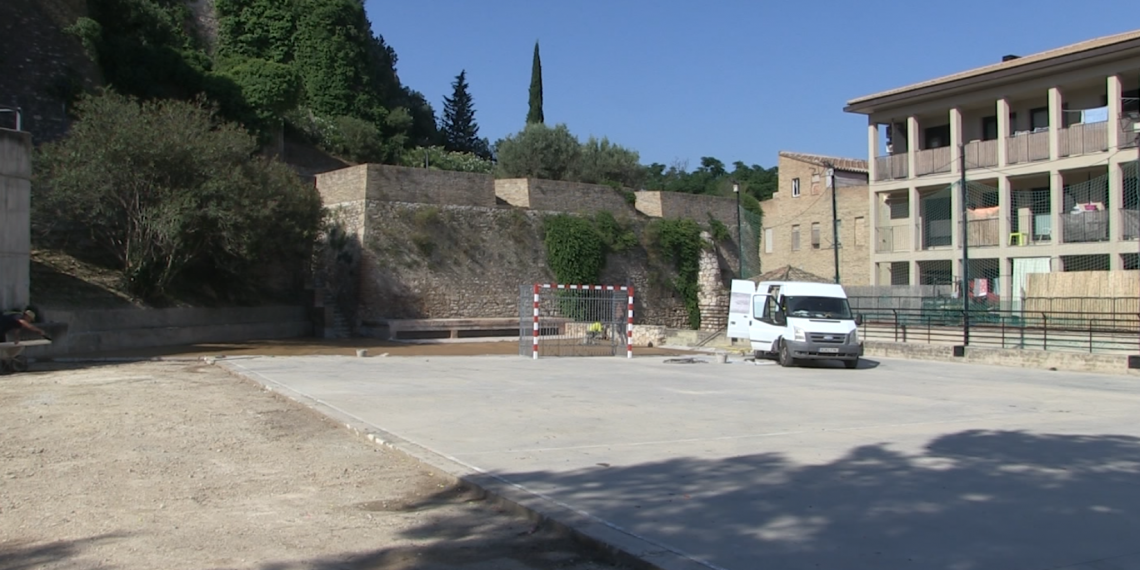 Tortosa millora i modernitza la pista poliesportiva de Remolins