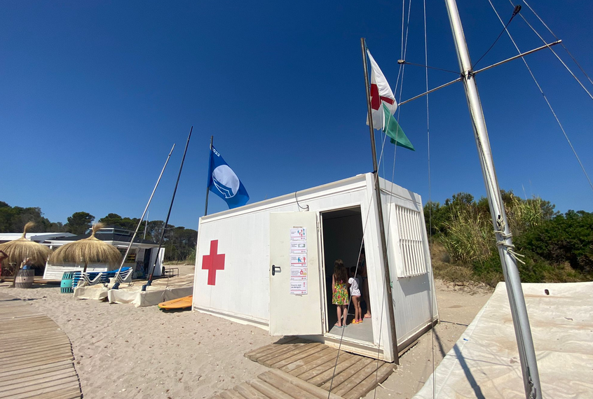 La tasca dels socorristes de Creu Roja a les platges ebrenques