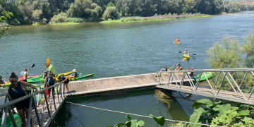 Arrenca el projecte ‘Arrelant’ amb una piraguada de joves a Tivenys