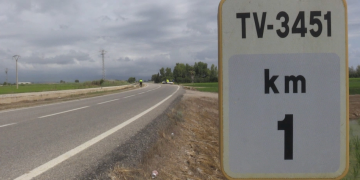 Dos motoristes moren en un xoc frontal a Deltebre