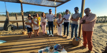 Deltebre inaugura la Biblioplatja de Riumar, amb bandera blava