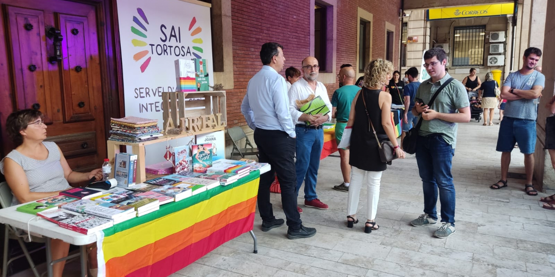 Festa de la Diversitat als portxos de l’Ajuntament de Tortosa