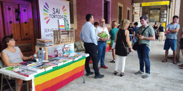 Festa de la Diversitat als portxos de l’Ajuntament de Tortosa