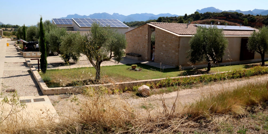 Cases amb pellofa d’arròs a Arnes, un nou exemple de sostenibilitat