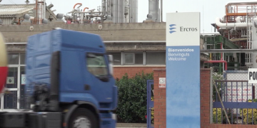 La fàbrica de Tortosa d’Ercros redueix un 28% les emissions de CO₂