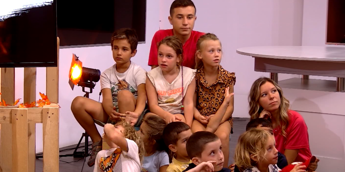 Els xiquets i xiquetes del campus ‘Sol Solet’ visiten Canal 21 Ebre