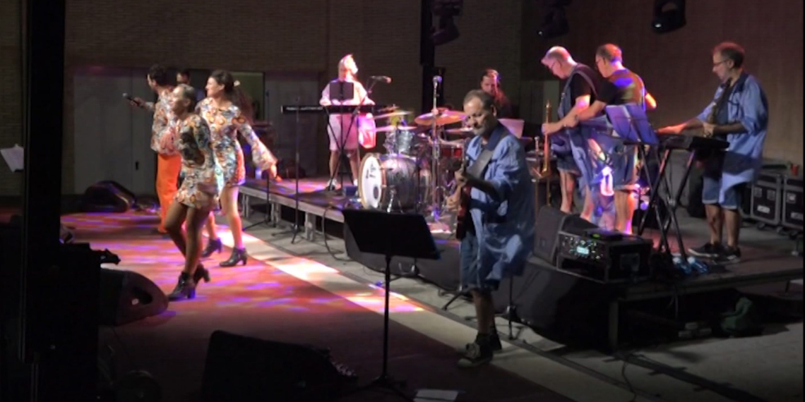 Música en viu, amb l’orquestra “YO SUSPENDÍ EGB” a Ascó