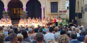 Mari Chordà crítica la tradició dels bous en el pregó de Festes d’Amposta