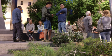 Aboquen rames davant la Generalitat, en contra de la prohibició de cremar restes agrícoles