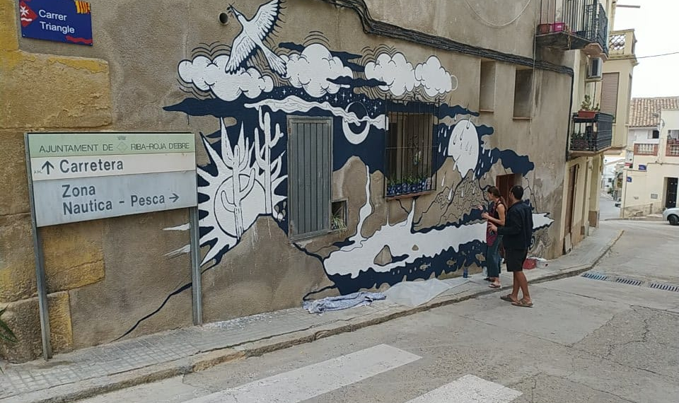 Els carrers de Riba-roja d’Ebre s’omplen de color amb el Festival Riu d’Art