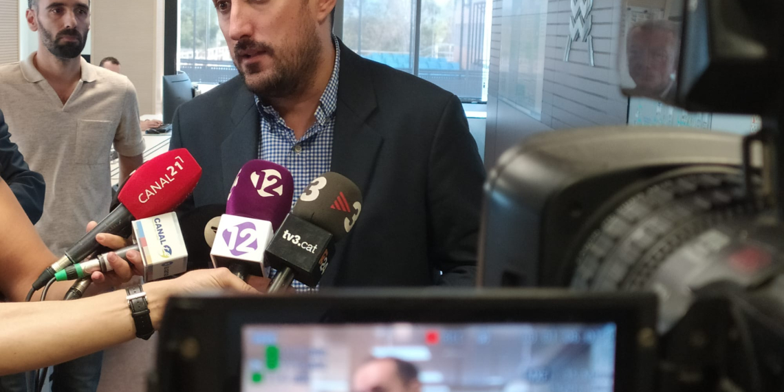 El CAT instal·la el primer tram de fibra òptica per monitorar l’estat de la canonada