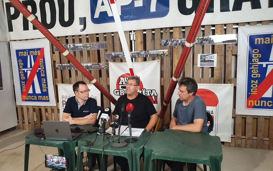 Plataformes veïnals denuncien als governs espanyol i català per l’augment d’accidents a l’AP-7