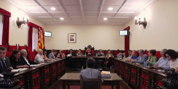 El ple de Tortosa rebutja la reprovació de Domingo Tomàs per l’anunci del monument franquista al programa de la Cinta