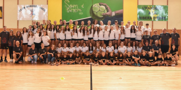 El Club Handbol Ascó realitza la posada de llarg davant l’afició