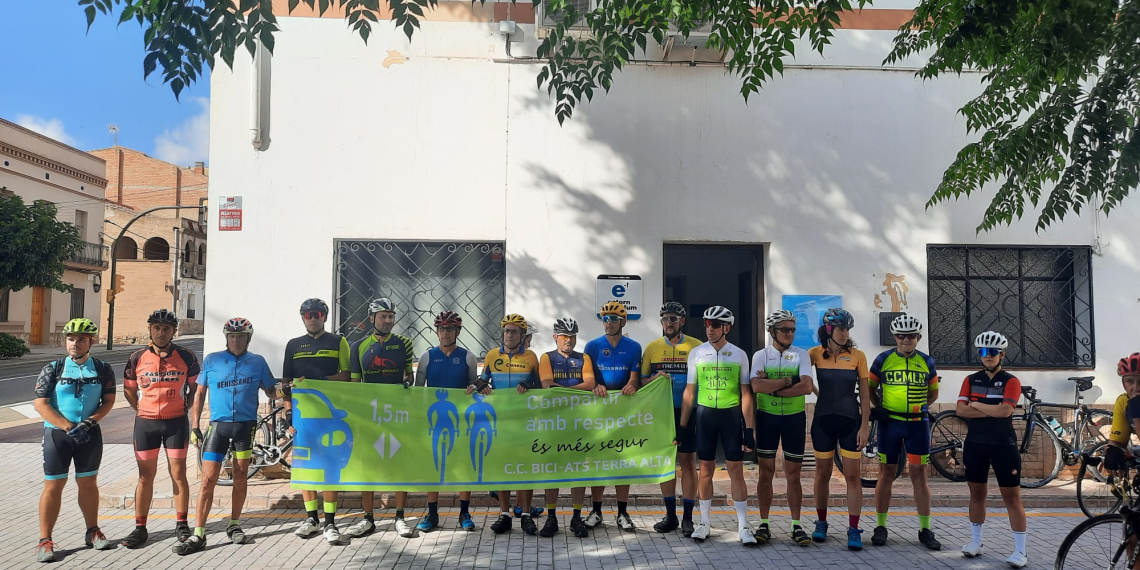El grup ciclista Bici-ats Terra Alta es concentra per demanar més control a les carreteres
