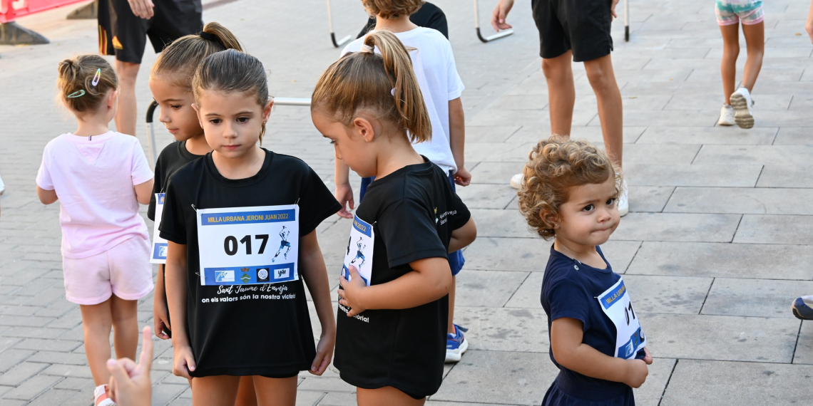 Uns 200 participants prenent part en la Milla Urbana Jeroni Juan a Sant Jaume d’Enveja